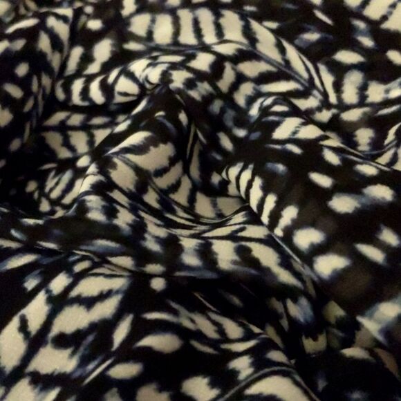 White House Black Market feather design, flutter sleeve, blk wht blue maxi XXS - Picture 6 of 9